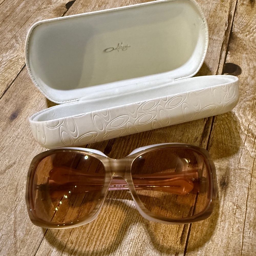 Oakley Women's Sunglasses in Warm Brown